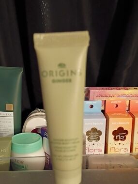 Origins GinZing Refreshing Cleanser - Cream and Green
